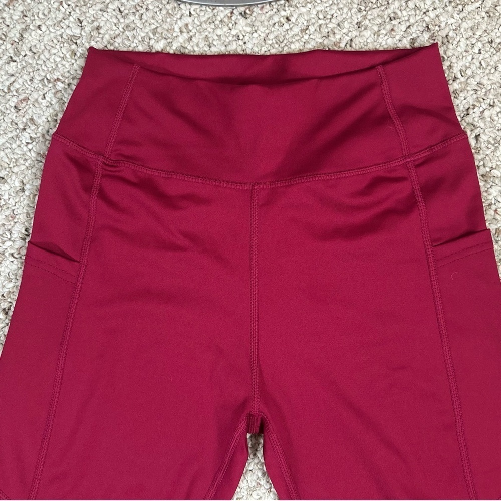 True Feat cropped leggings Deep Red Size Medium - Picture 5 of 8